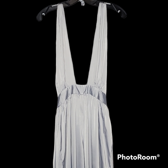 Nwt nasty gal oh what a night satin halter jumpsuit pale blue silver size 6 - Picture 5 of 14